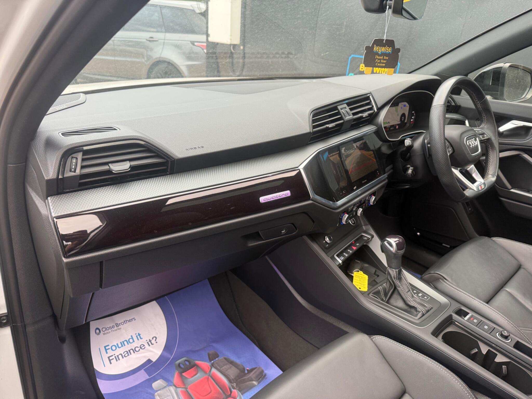 Audi Q3 view 22
