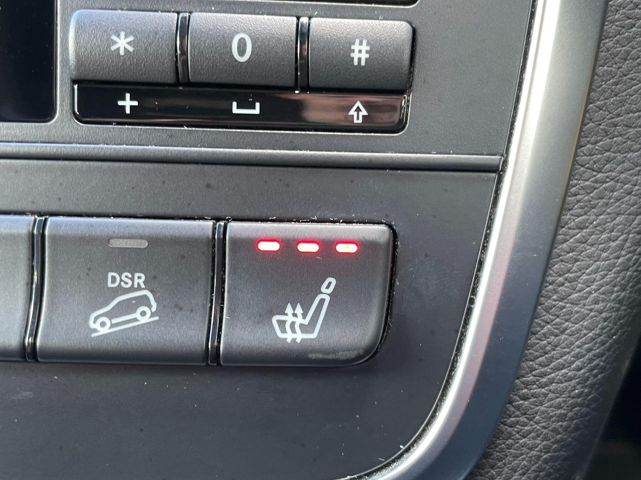 Mercedes-Benz Gla view 30