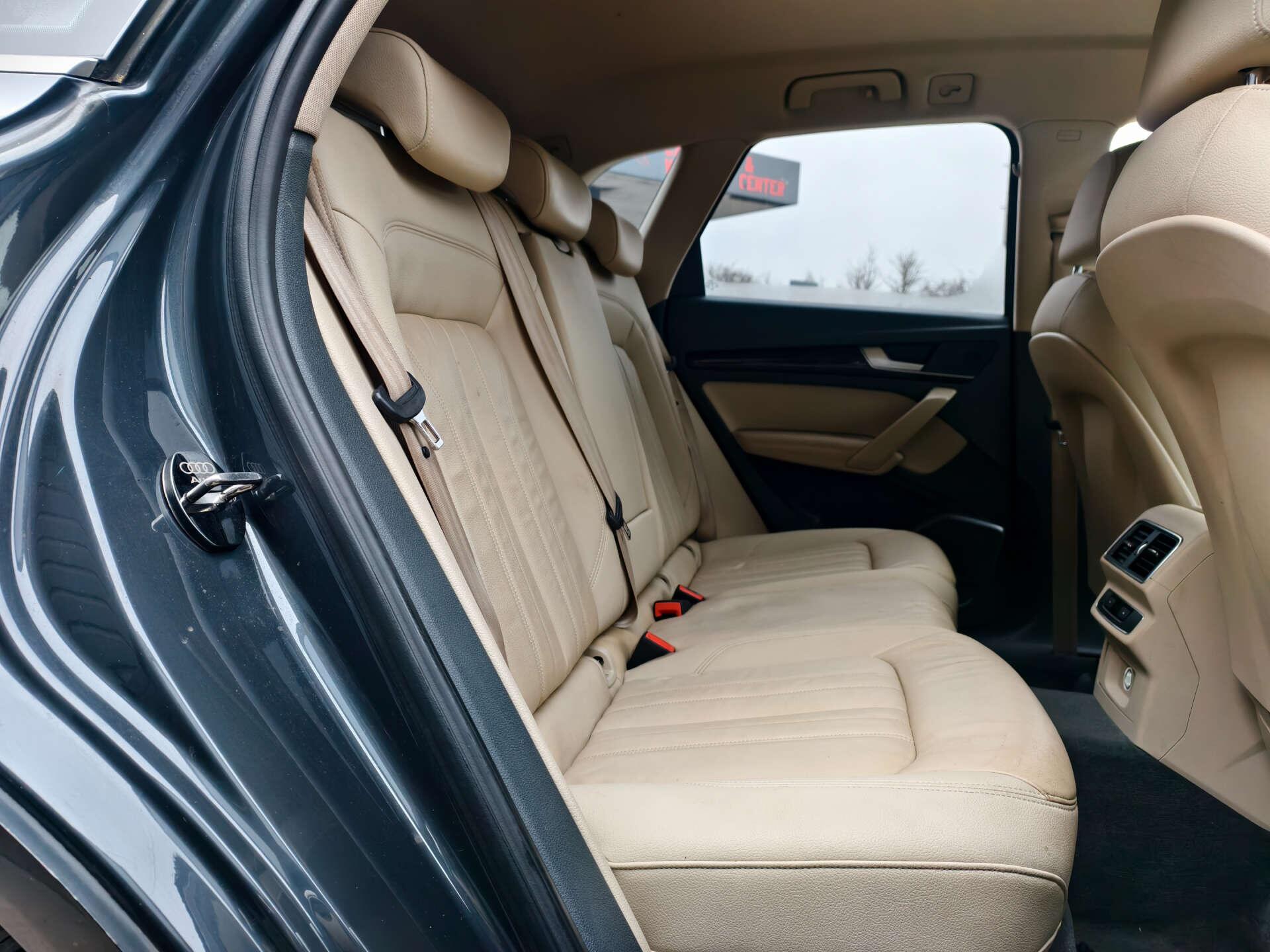 Audi Q5 view 17