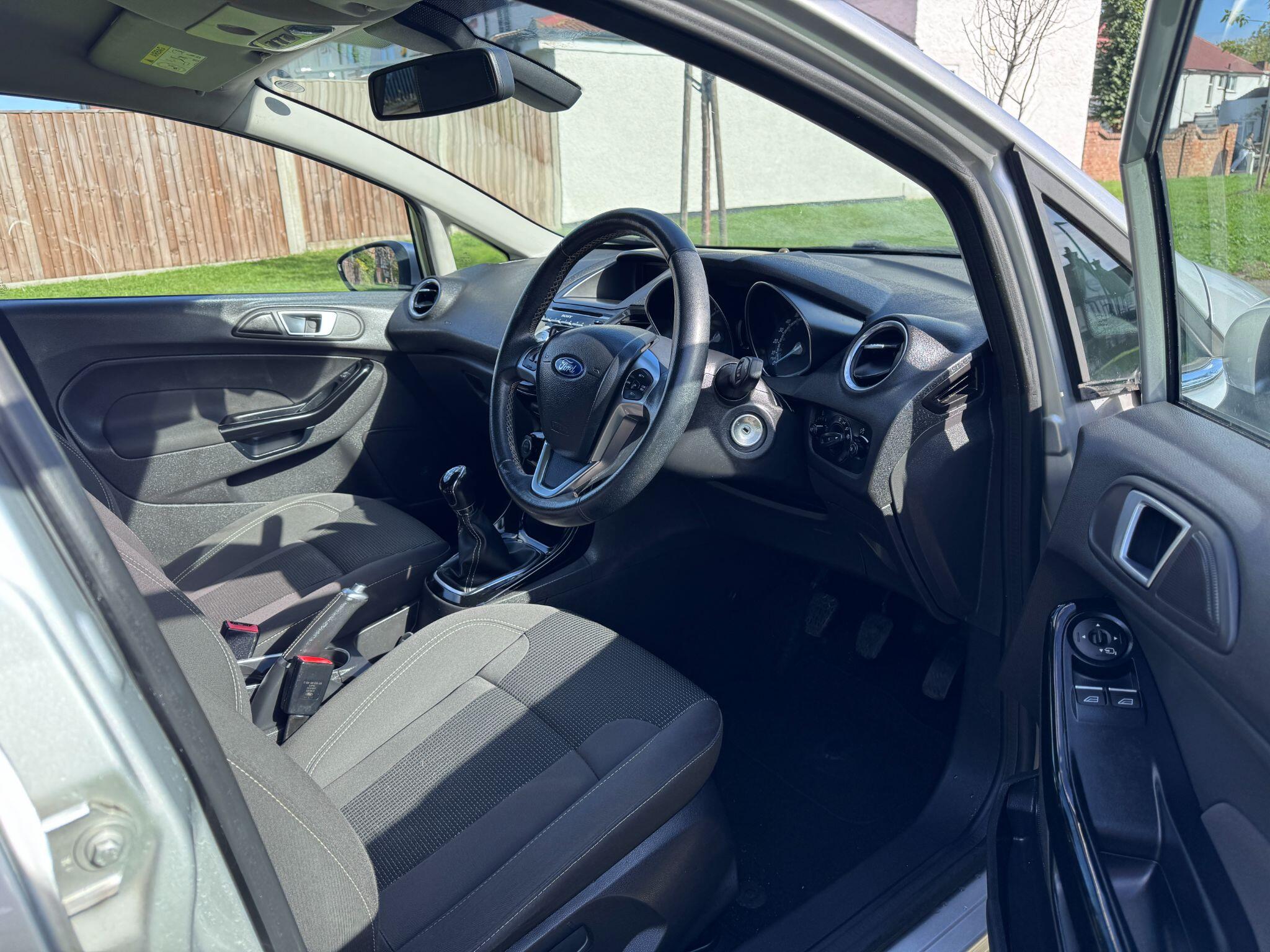 2017 Ford Fiesta image 16
