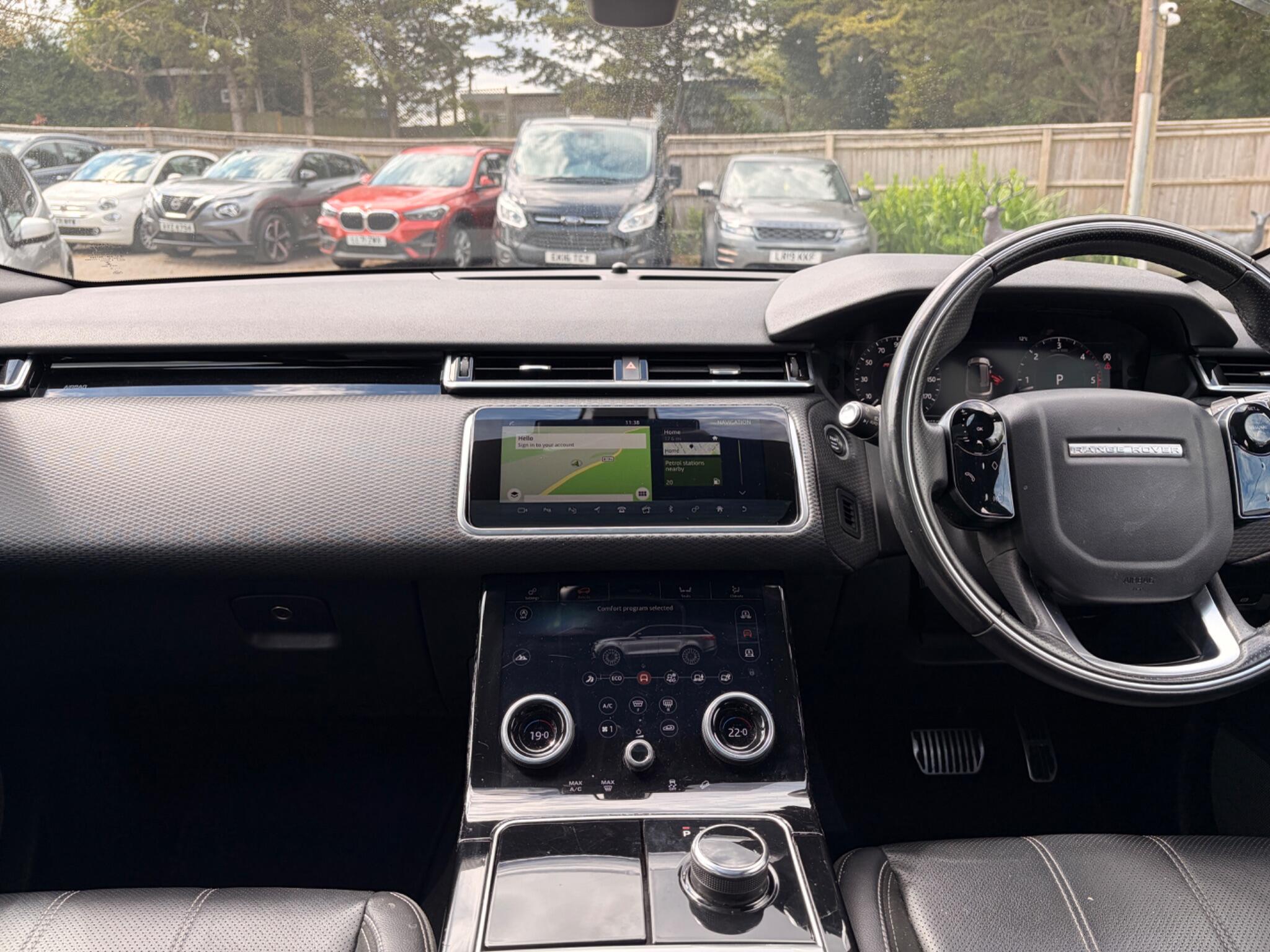 Land Rover Range Rover Velar view 13