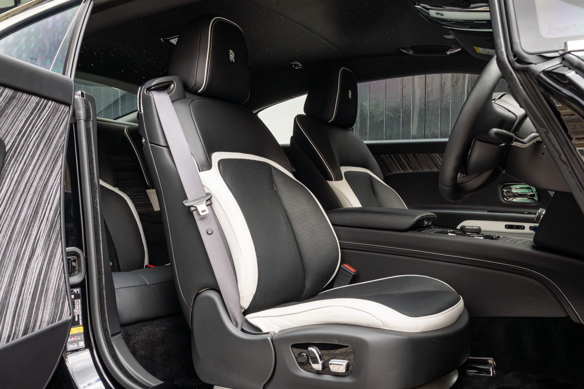 Rolls-Royce Spectre view 28