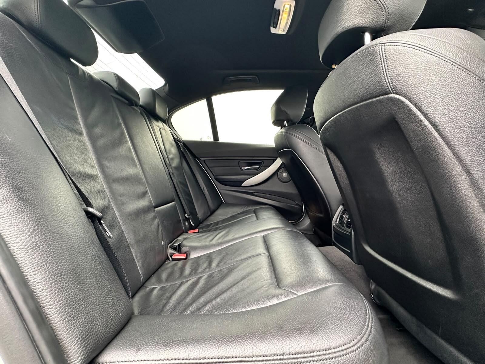 BMW 3 Series view 29