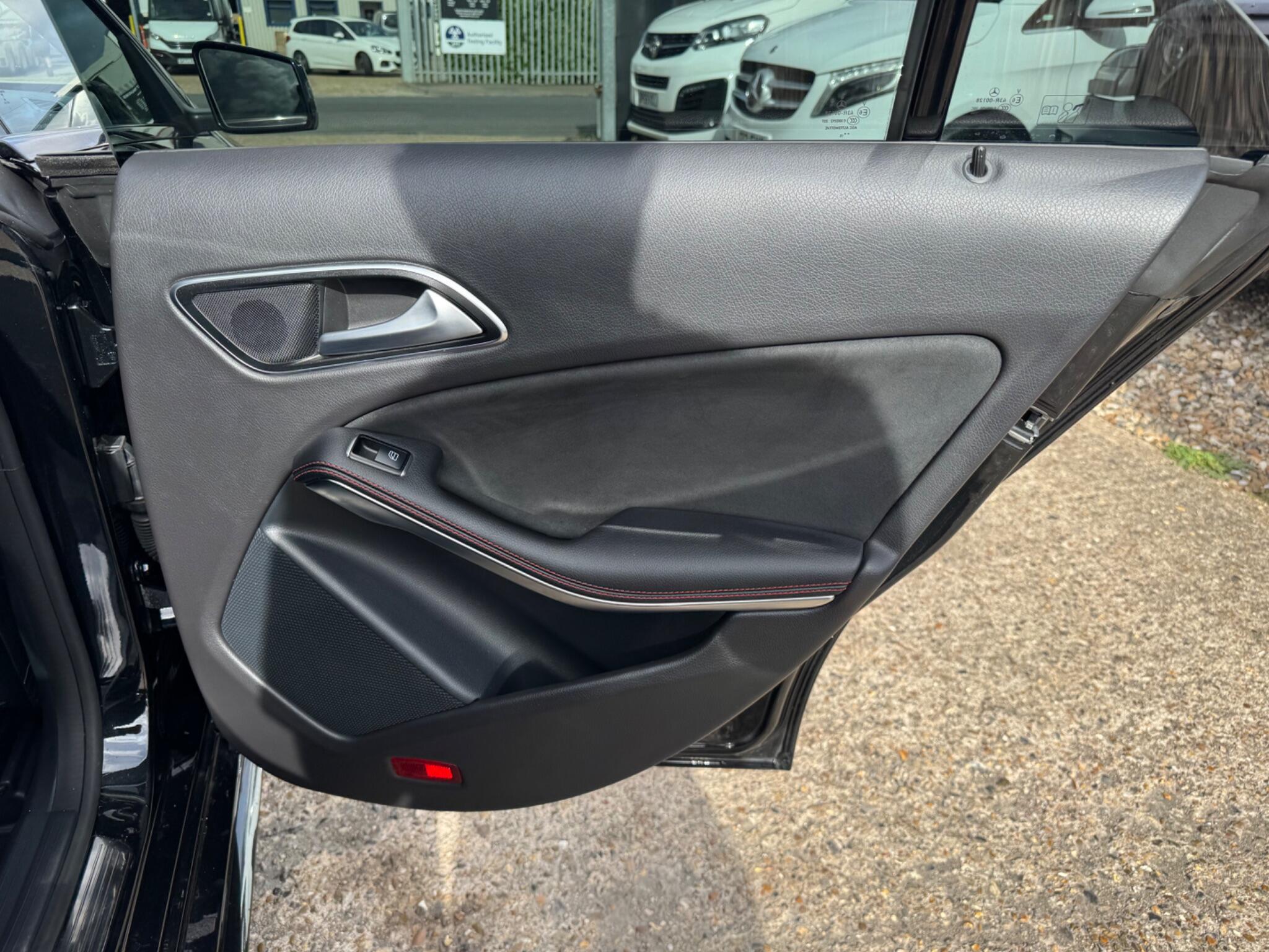 Mercedes-Benz Cla view 35