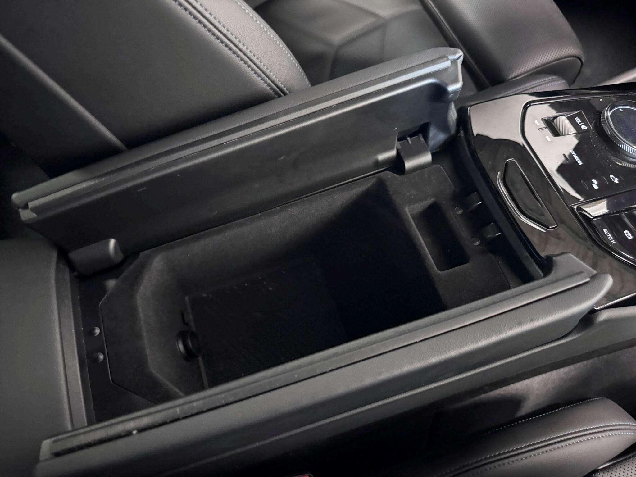 BMW 5 Series view 37