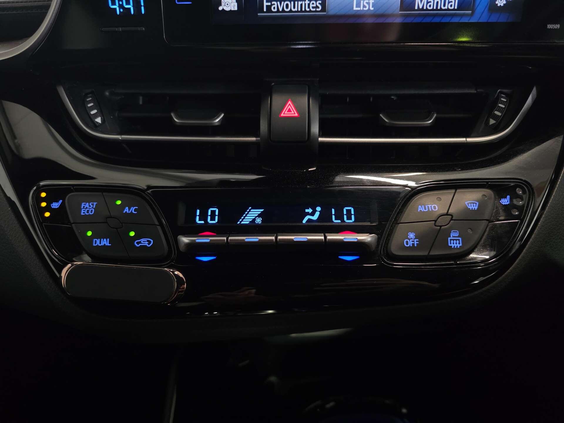 Toyota C-HR view 24
