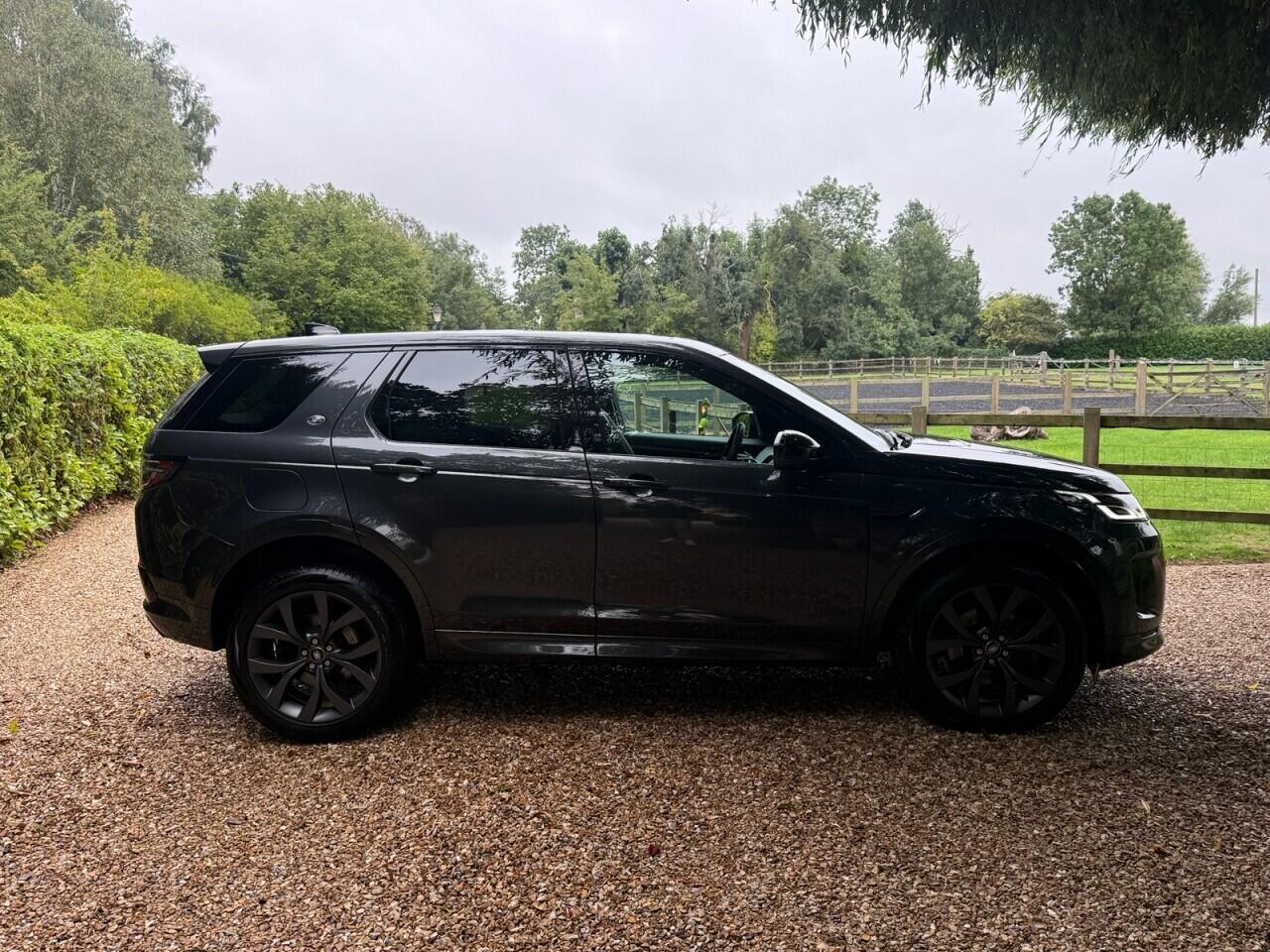 Land Rover Discovery Sport view 30
