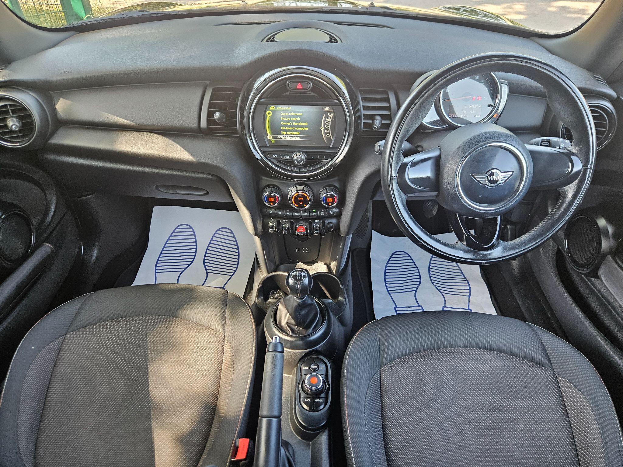 2018 MINI Hatch image 21