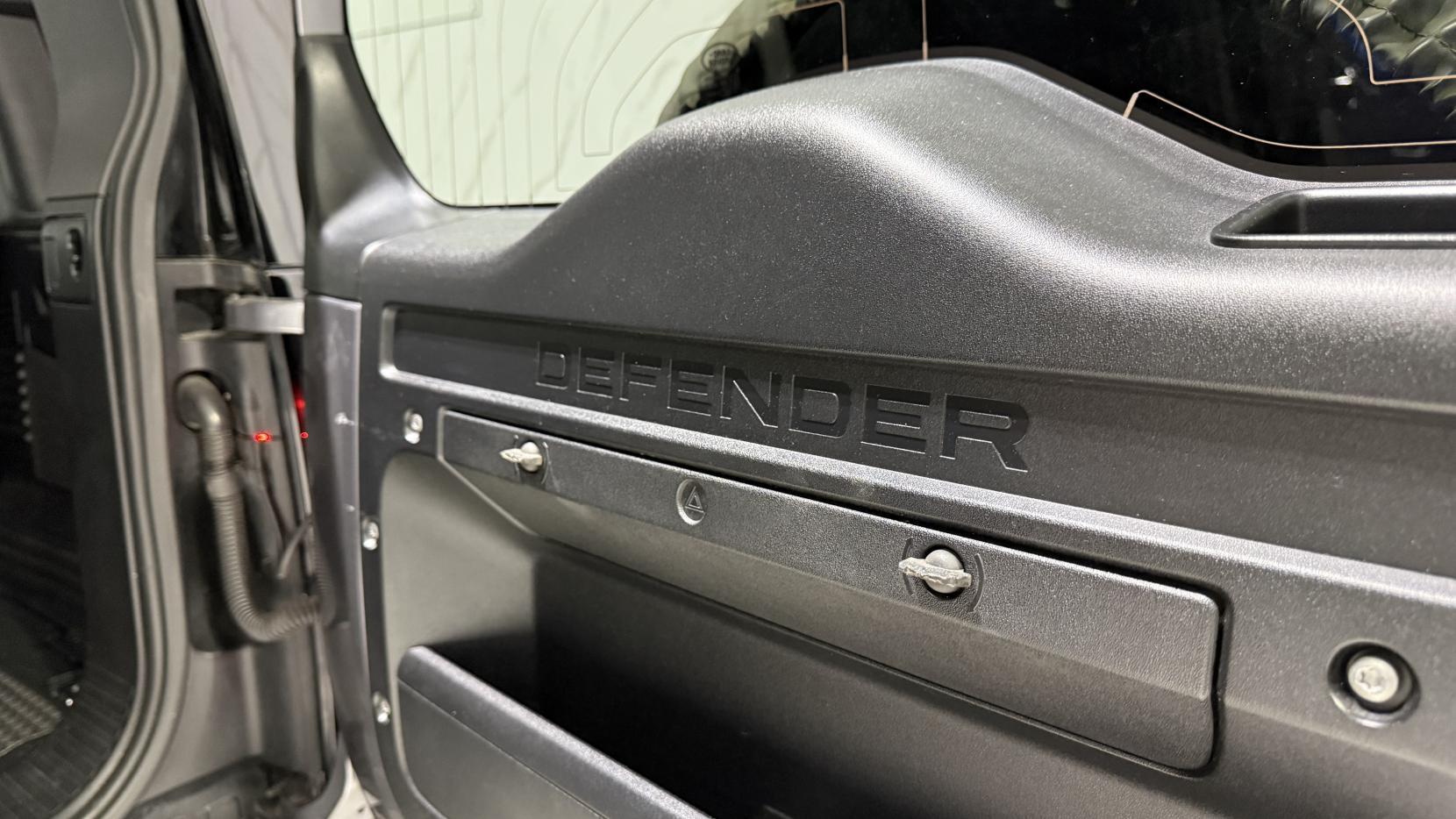 Land Rover Defender view 51