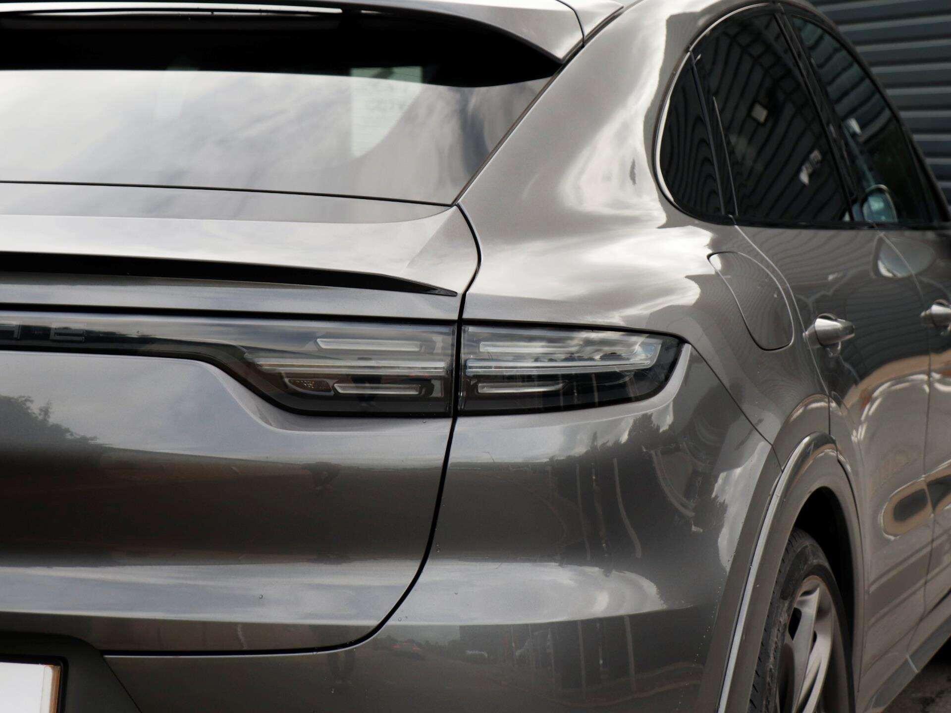 Porsche Cayenne view 32
