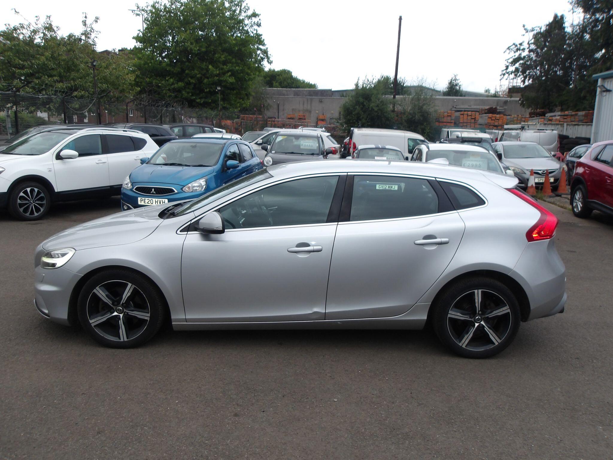 Volvo V40 view 4