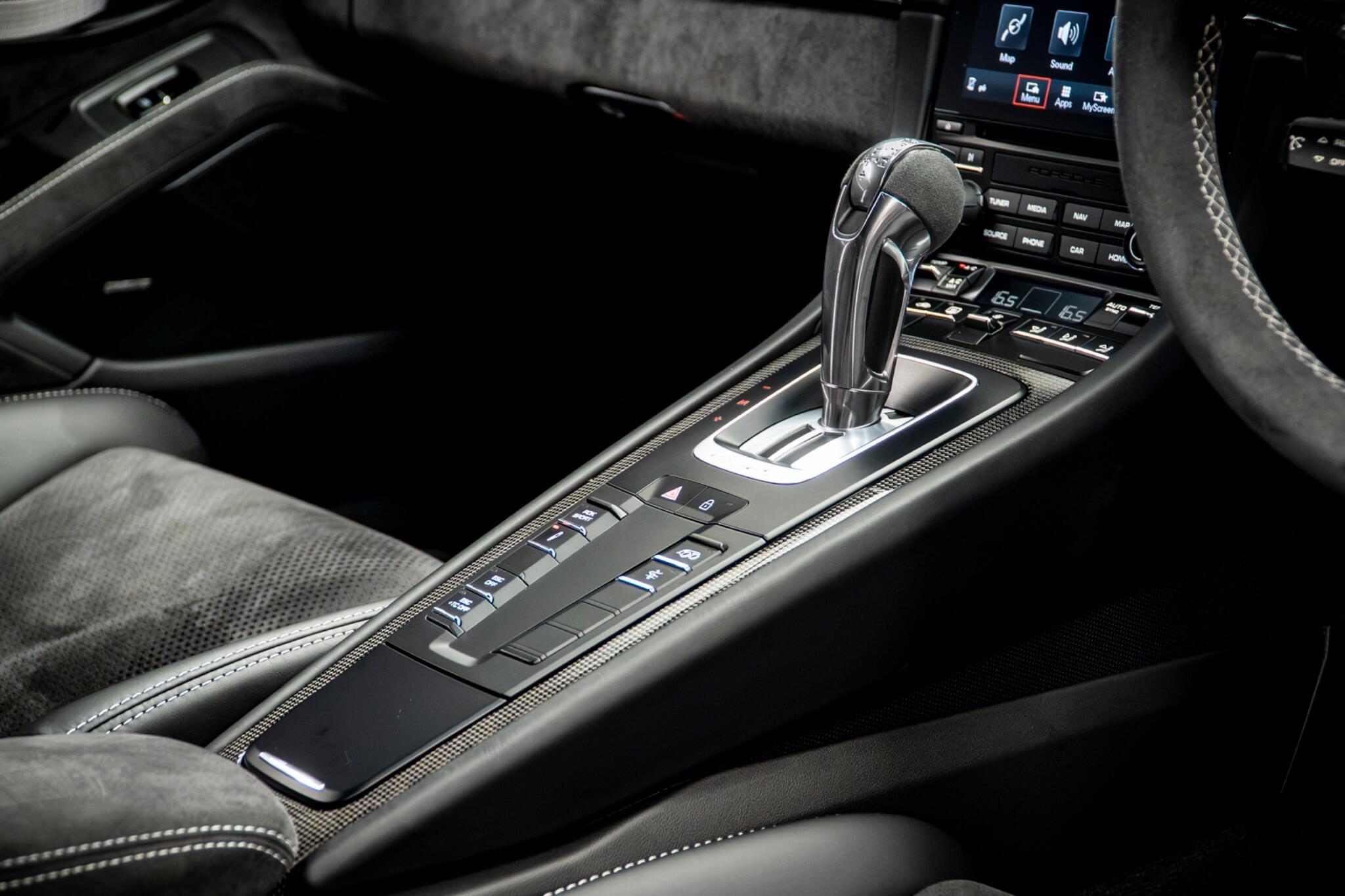 Porsche 911 view 34