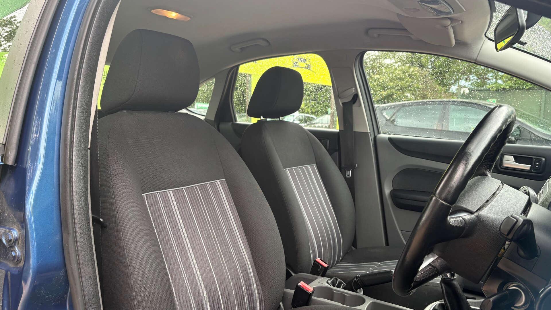 Ford Focus view 8