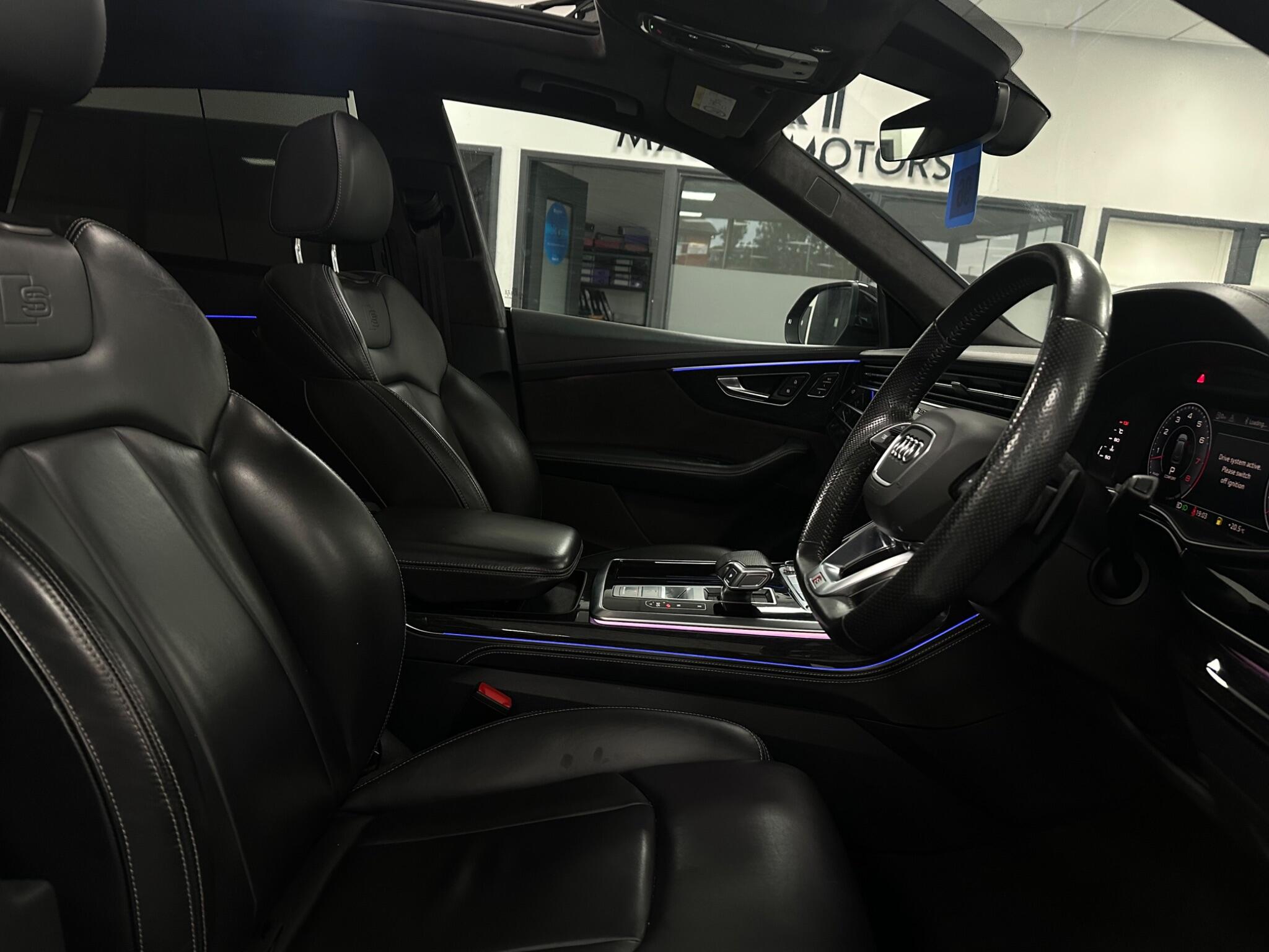 Audi Q8 view 22
