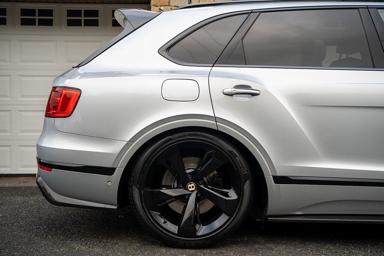 Bentley Bentayga view 5