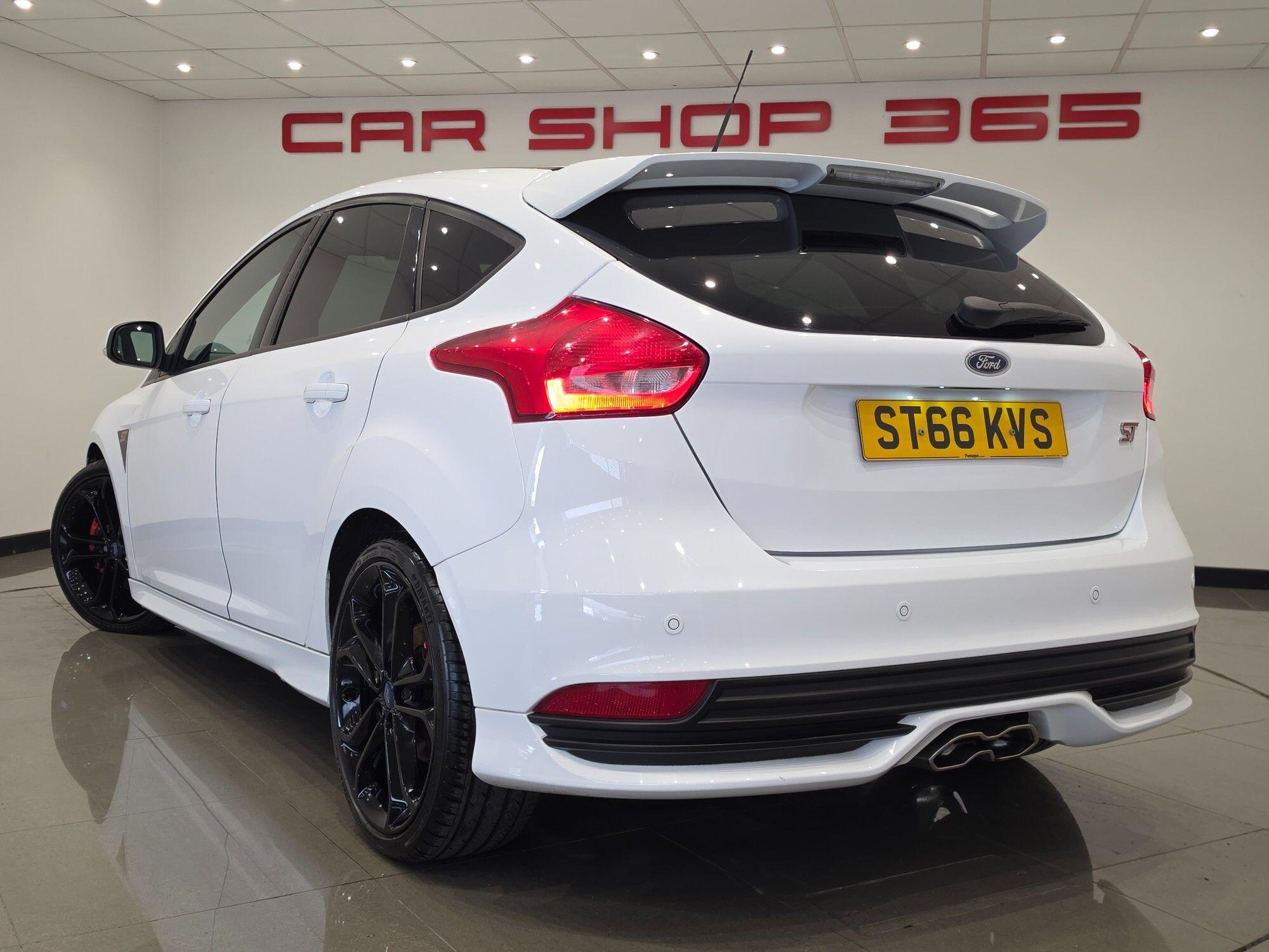 Ford Focus view 15