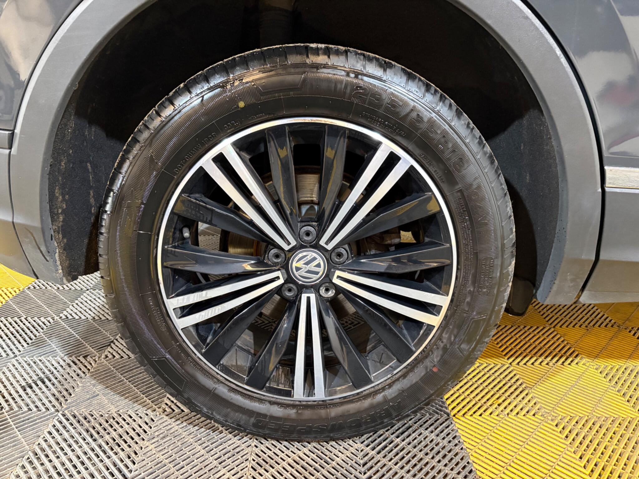 Volkswagen Tiguan view 80