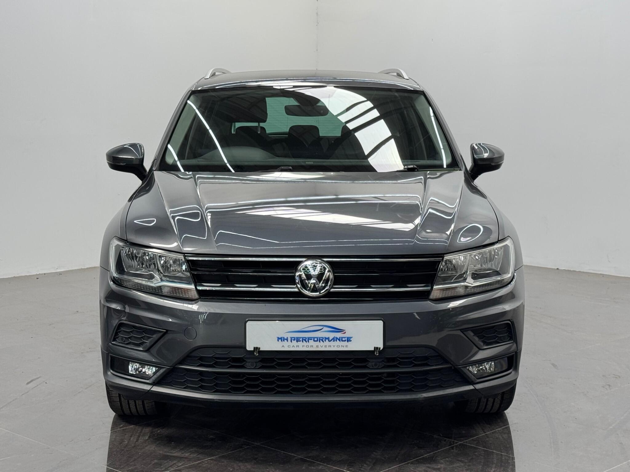 Volkswagen Tiguan view 2