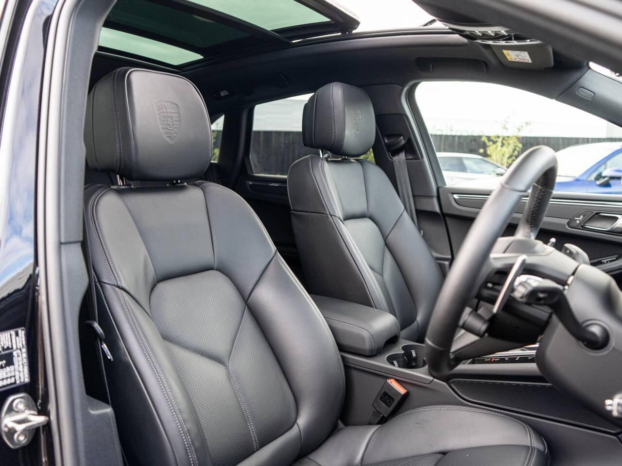 Porsche Macan view 5