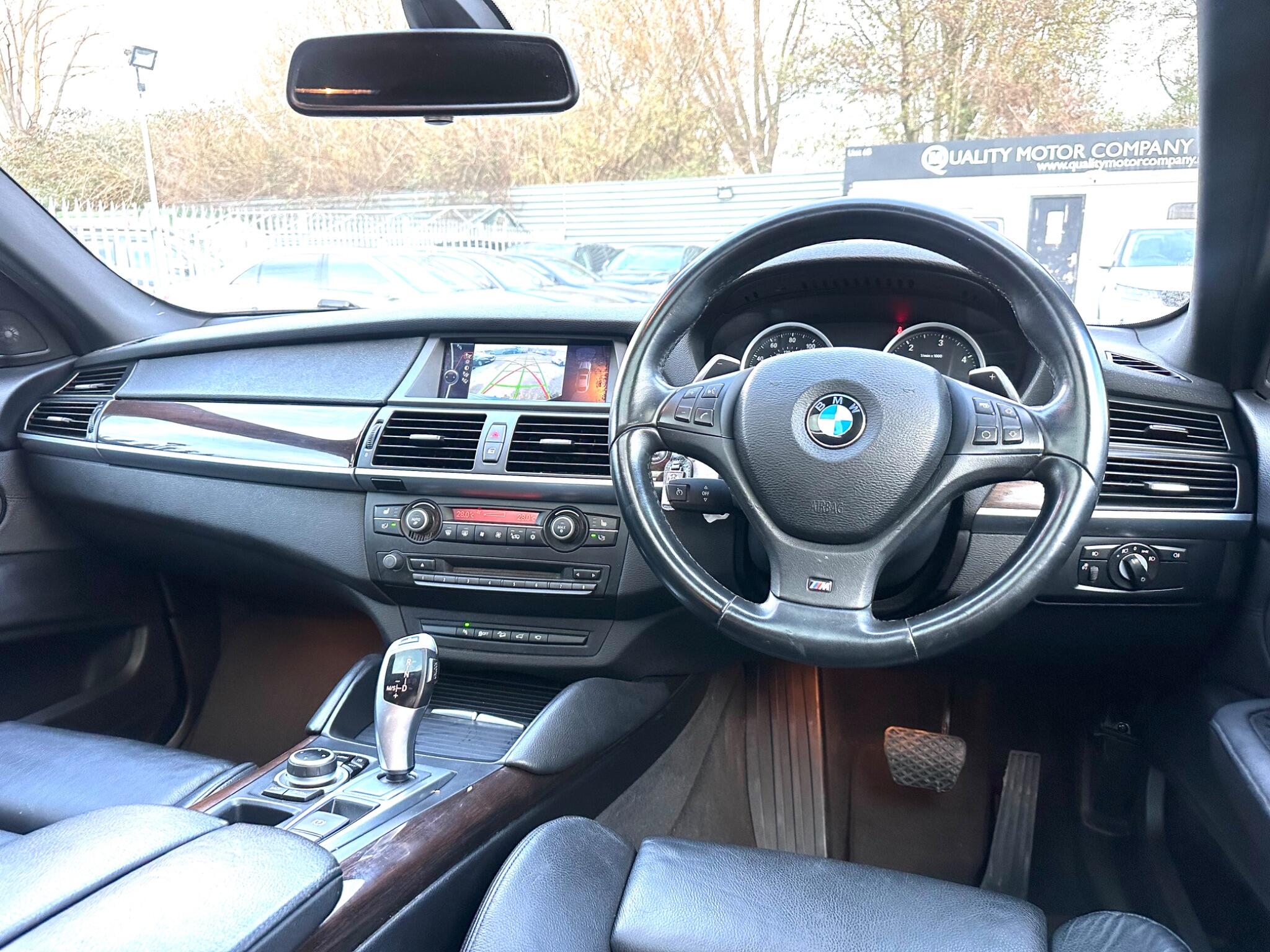 BMW X6 view 3