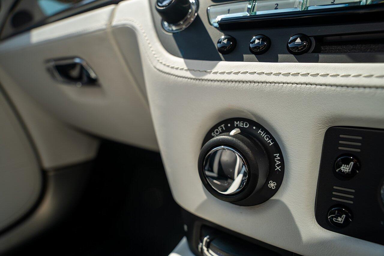 Rolls-Royce Dawn view 94