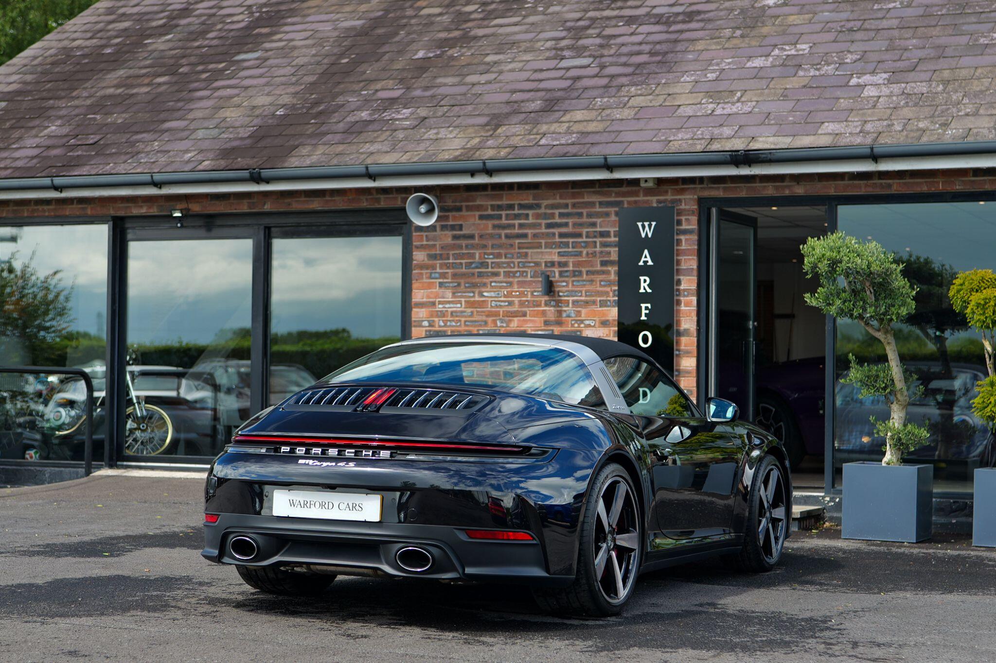 Porsche 911 view 4