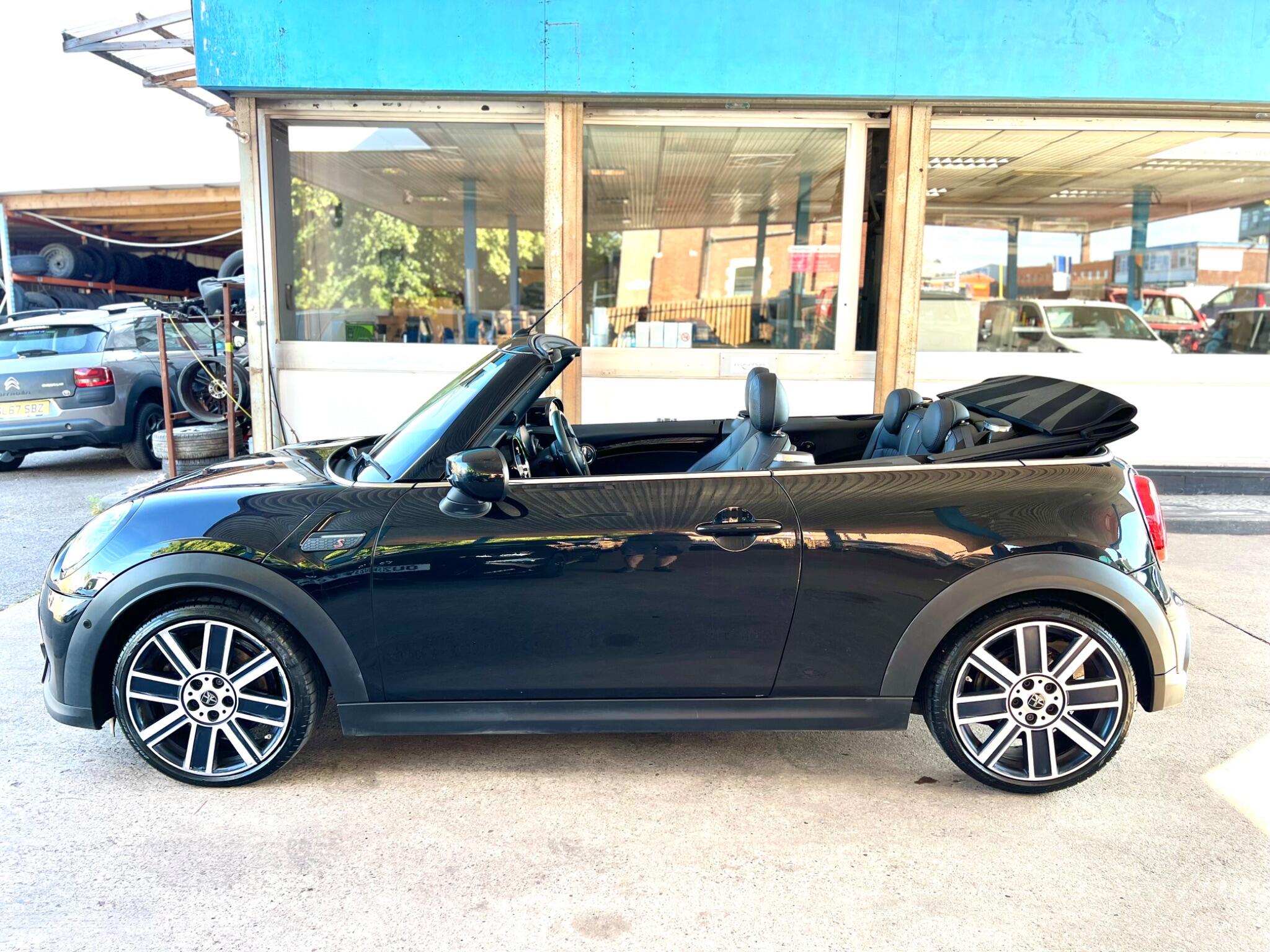 MINI Convertible view 9