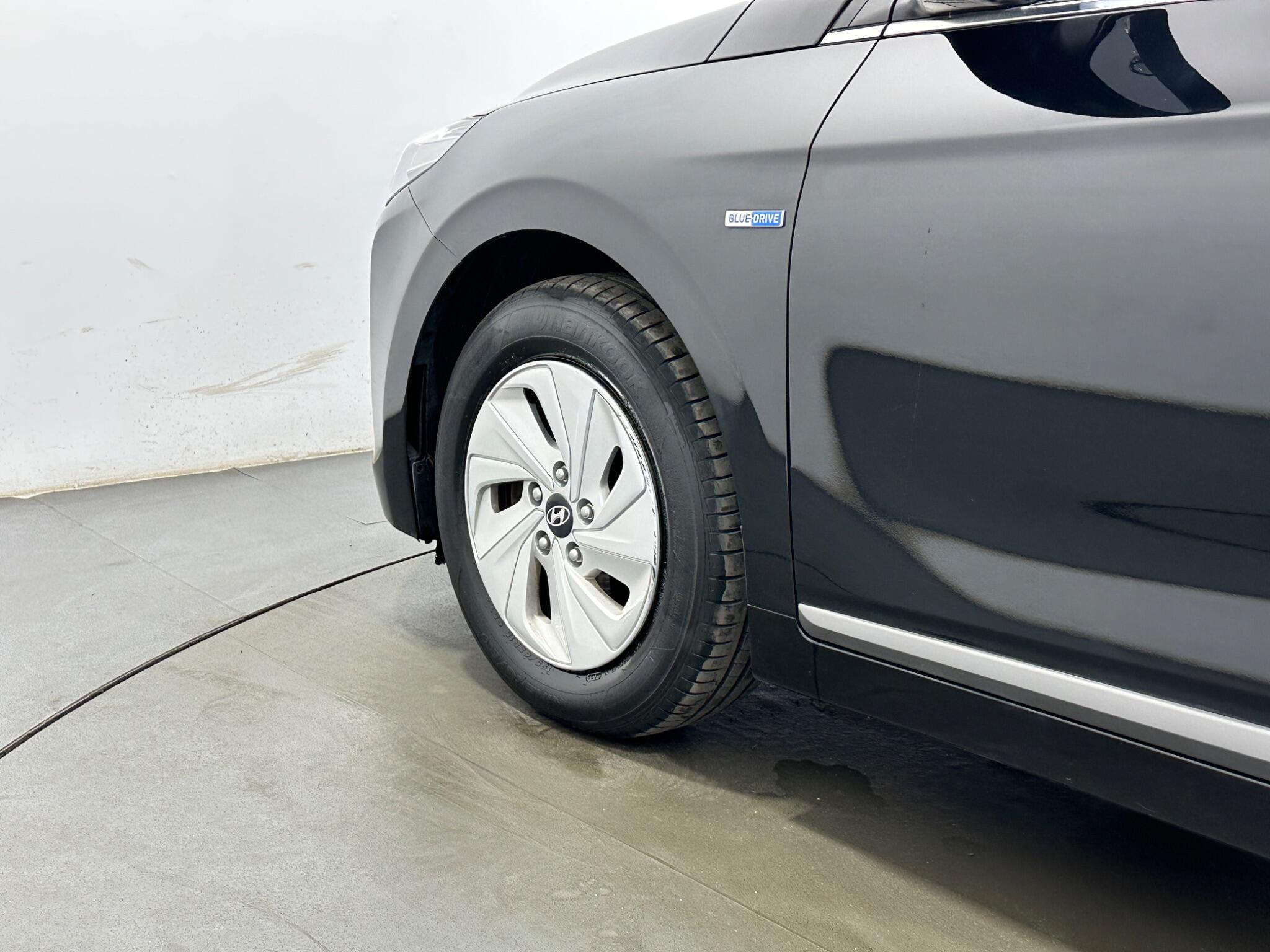 Hyundai IONIQ view 50