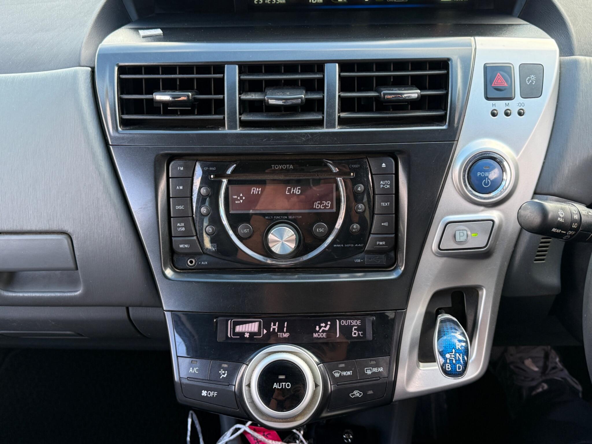 Toyota Prius+ - Image 64