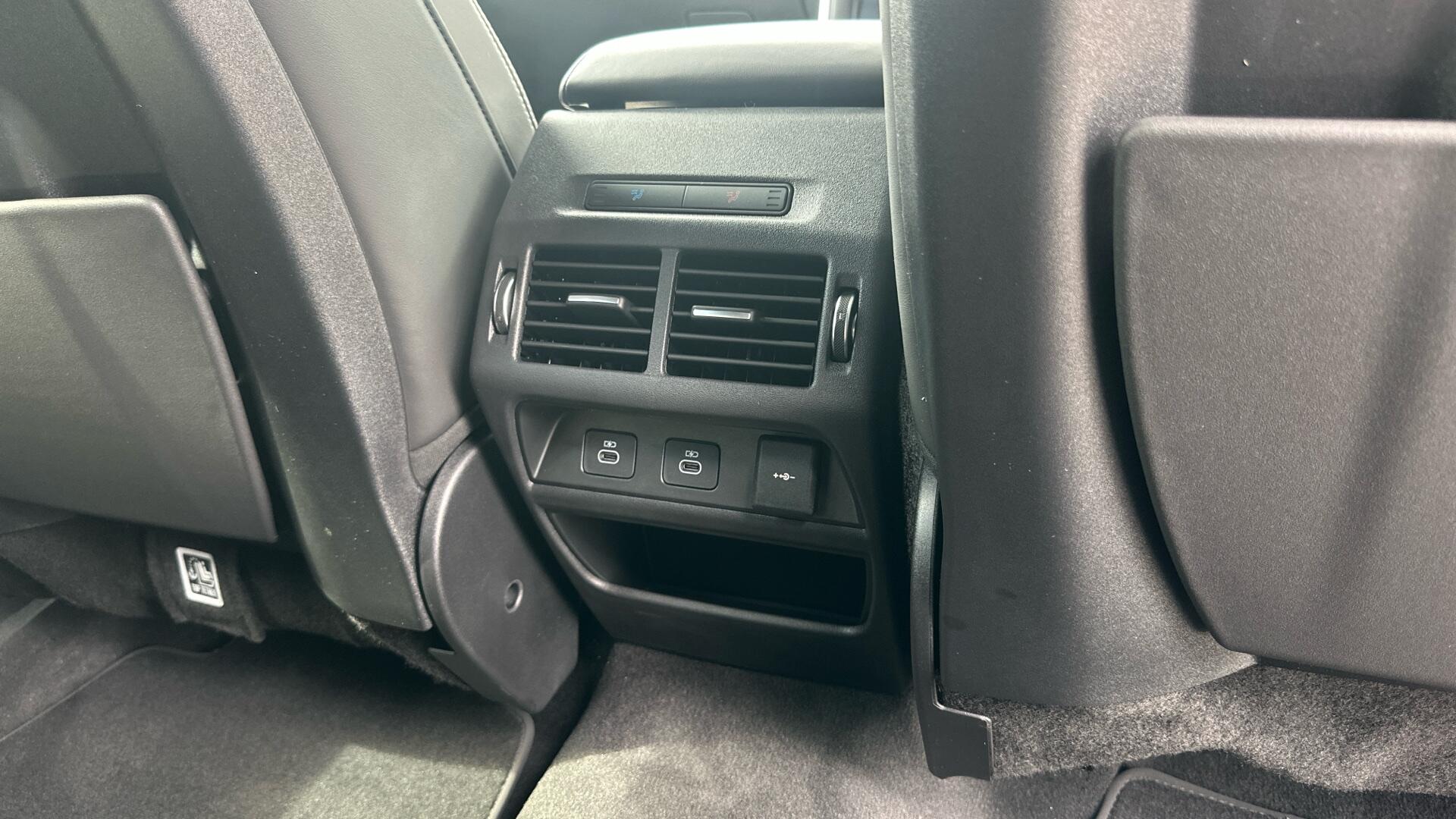 Land Rover Discovery Sport view 31