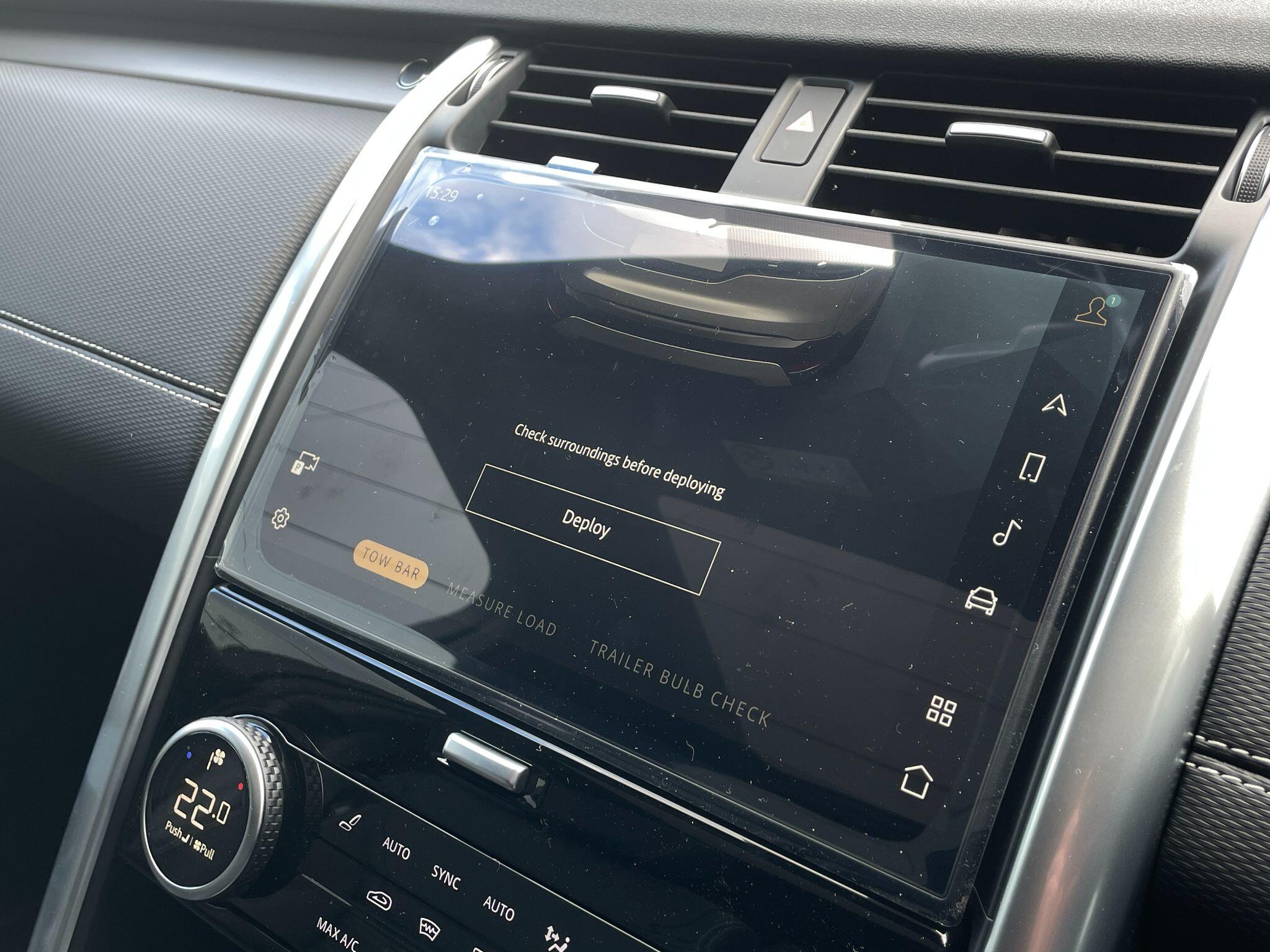 Land Rover Discovery view 30