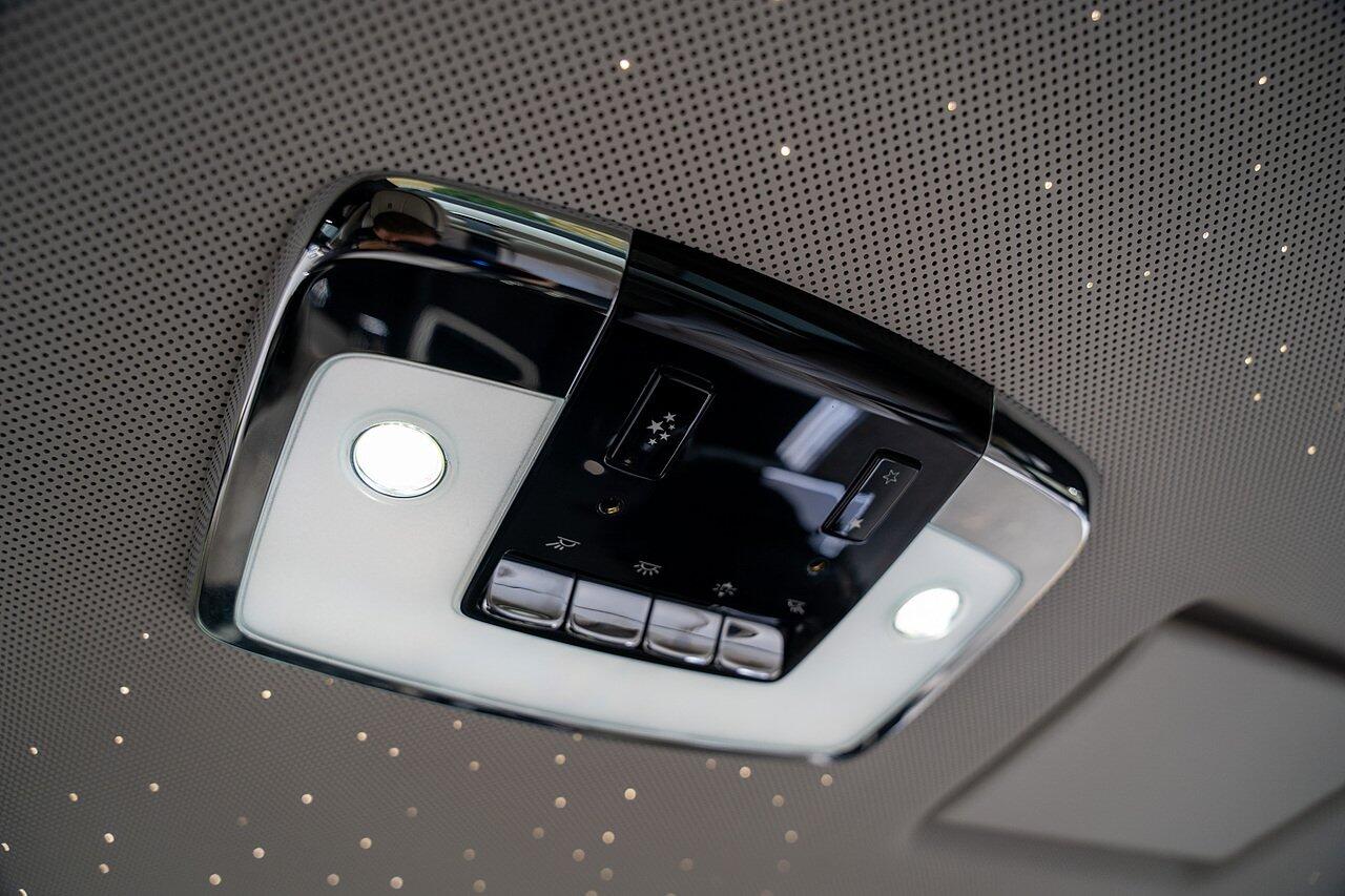Rolls-Royce Phantom view 61