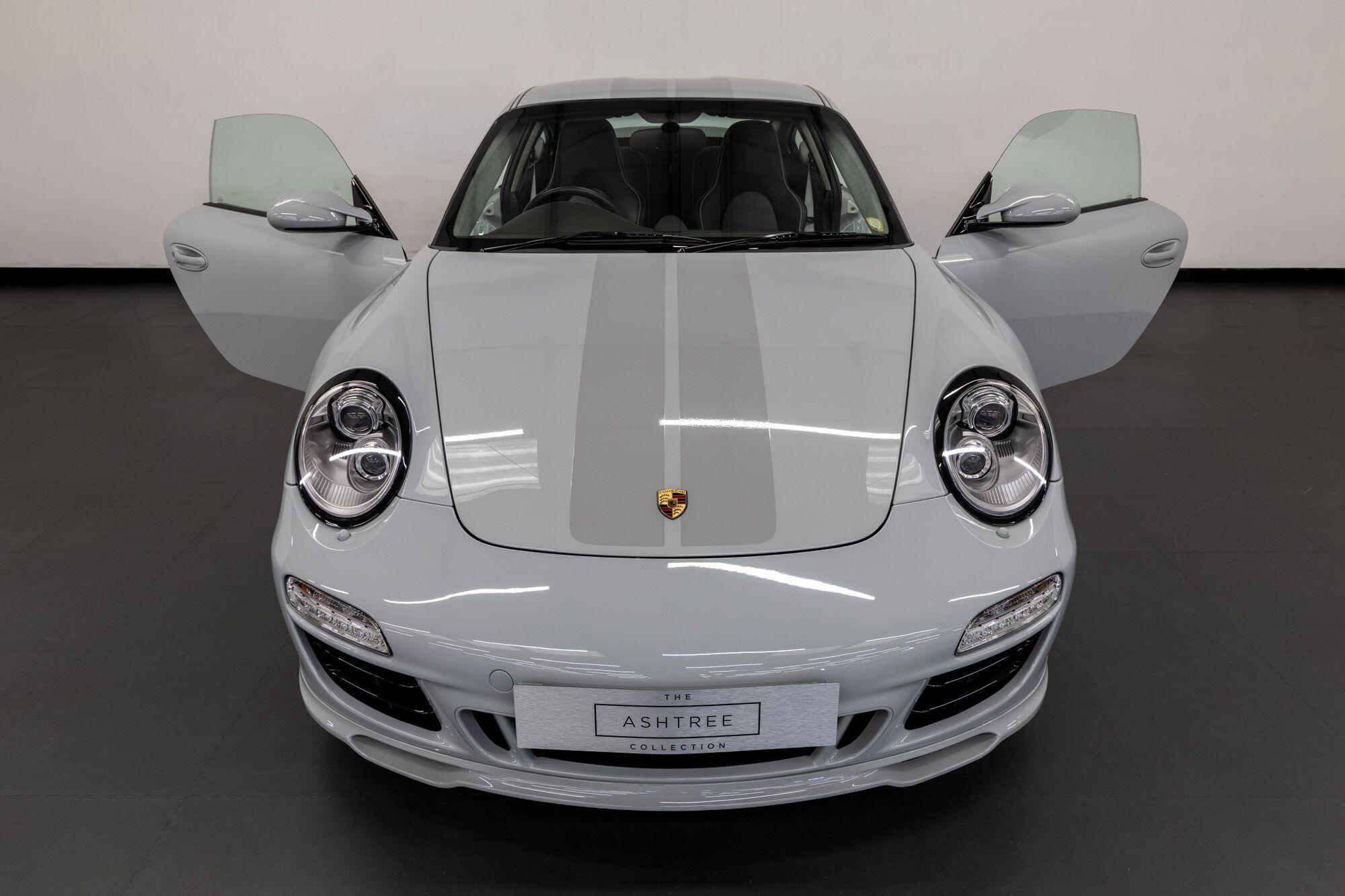 Porsche 911 view 23
