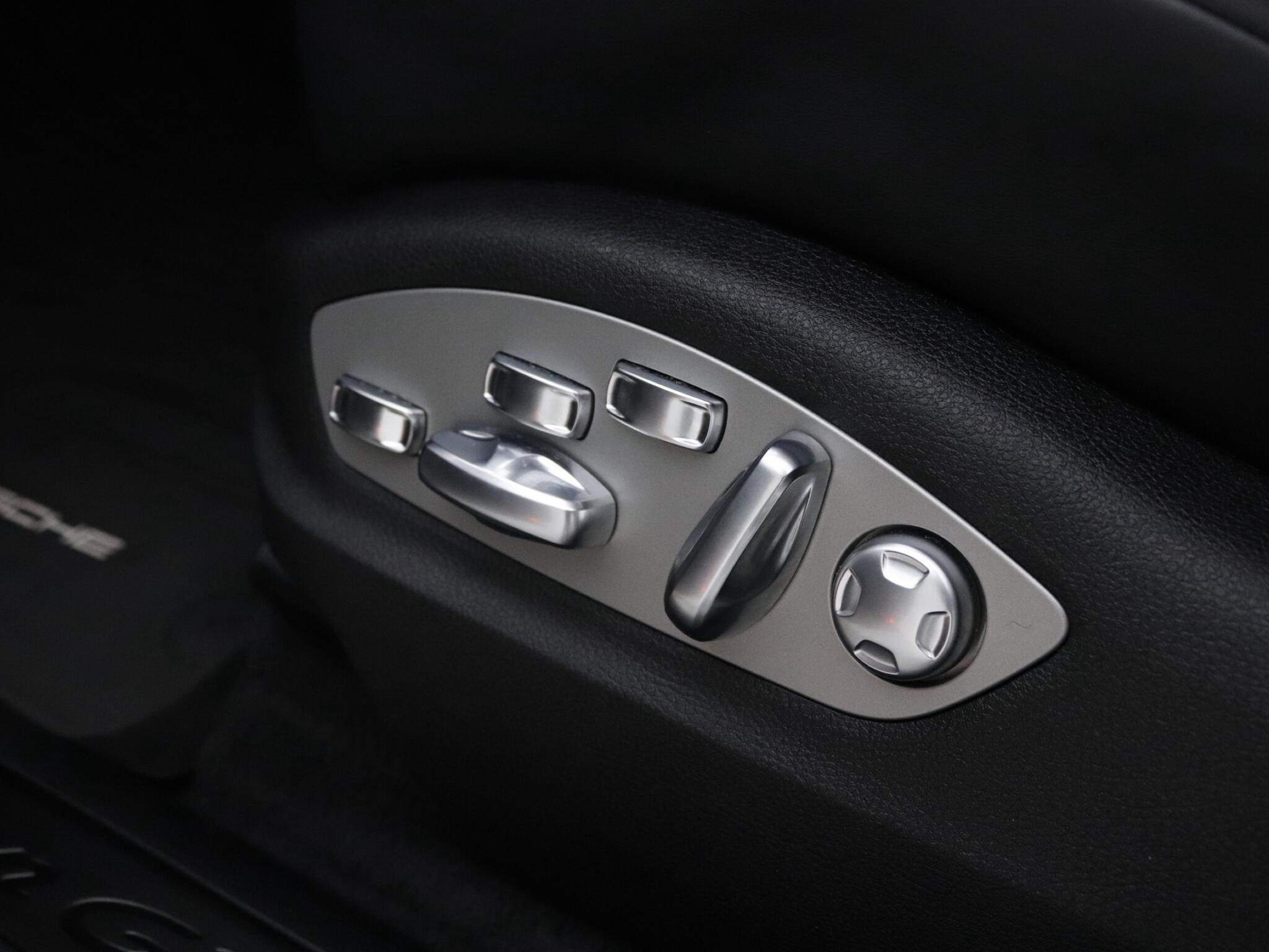 Porsche Macan view 26