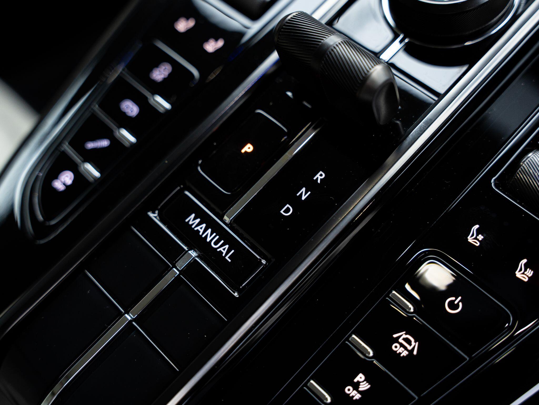 Aston Martin Vantage view 20