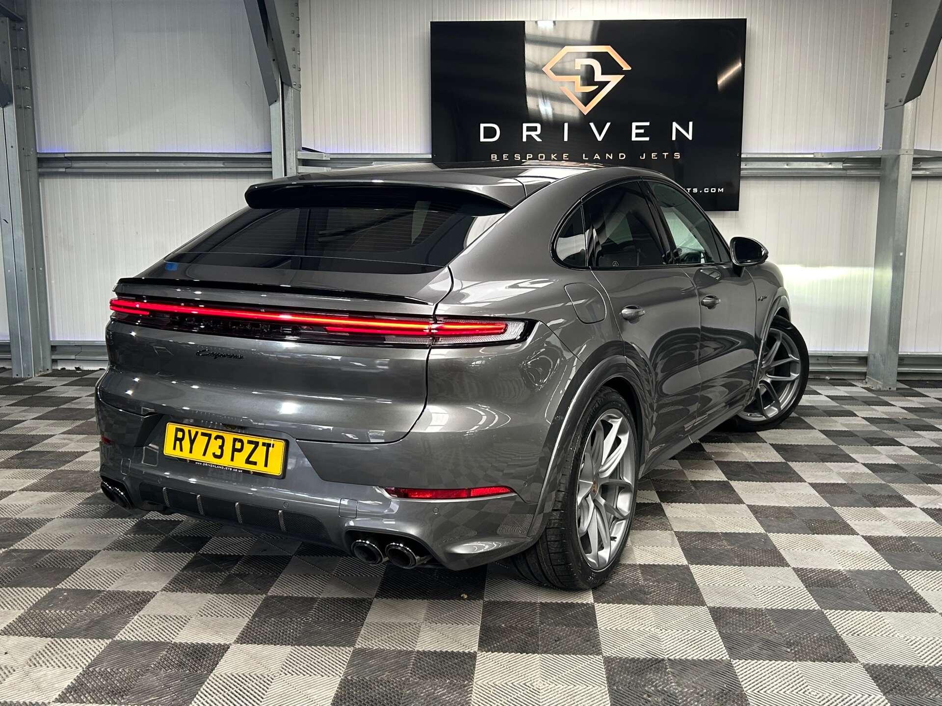 Porsche Cayenne view 3