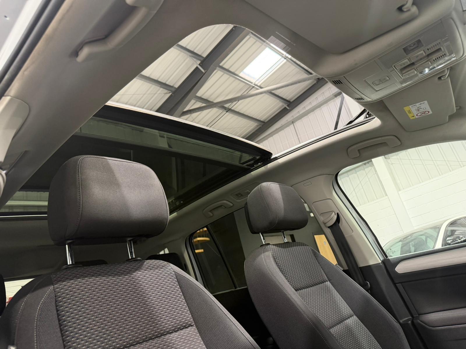 Volkswagen Touran view 33