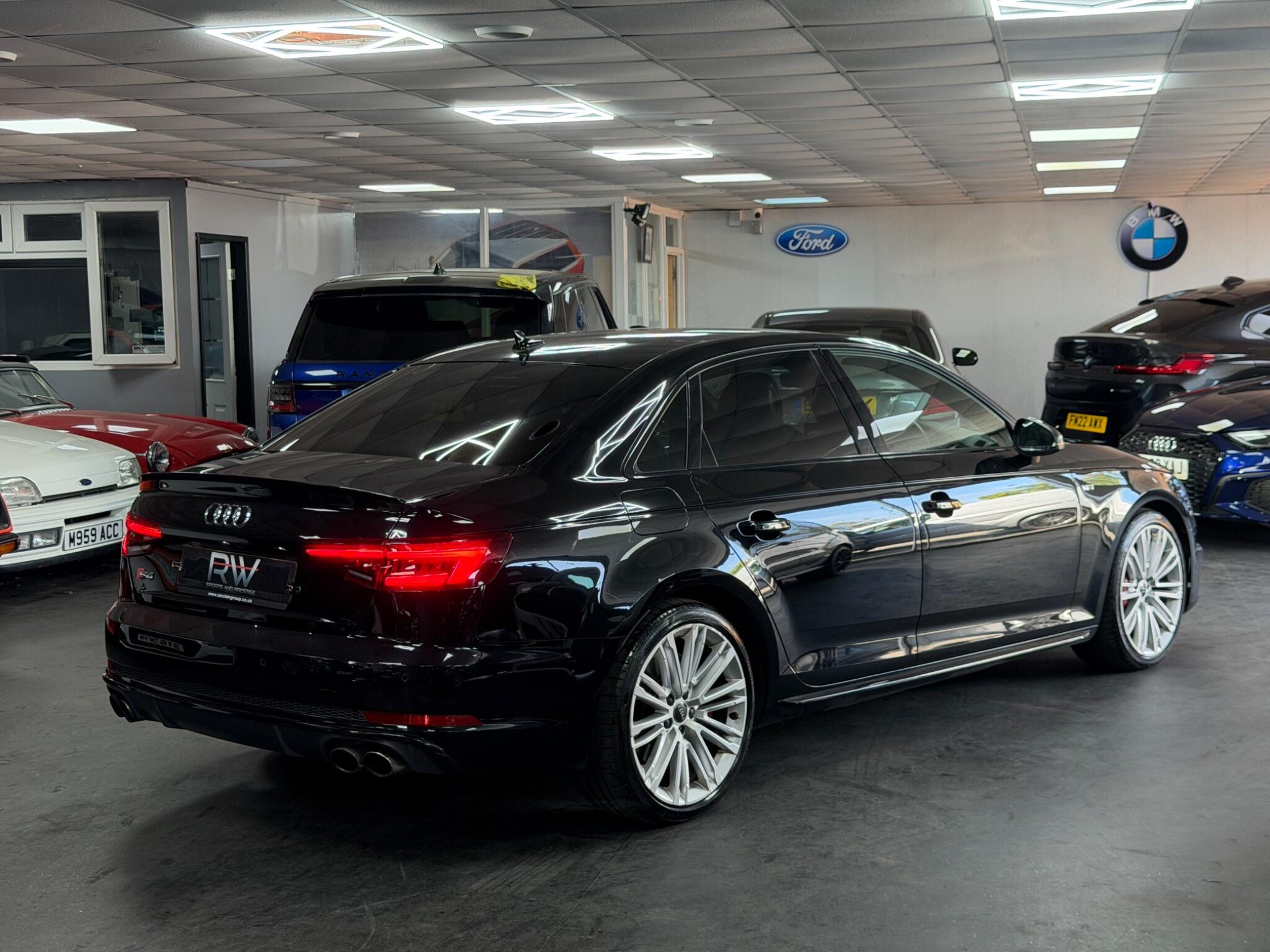Audi S4 view 16