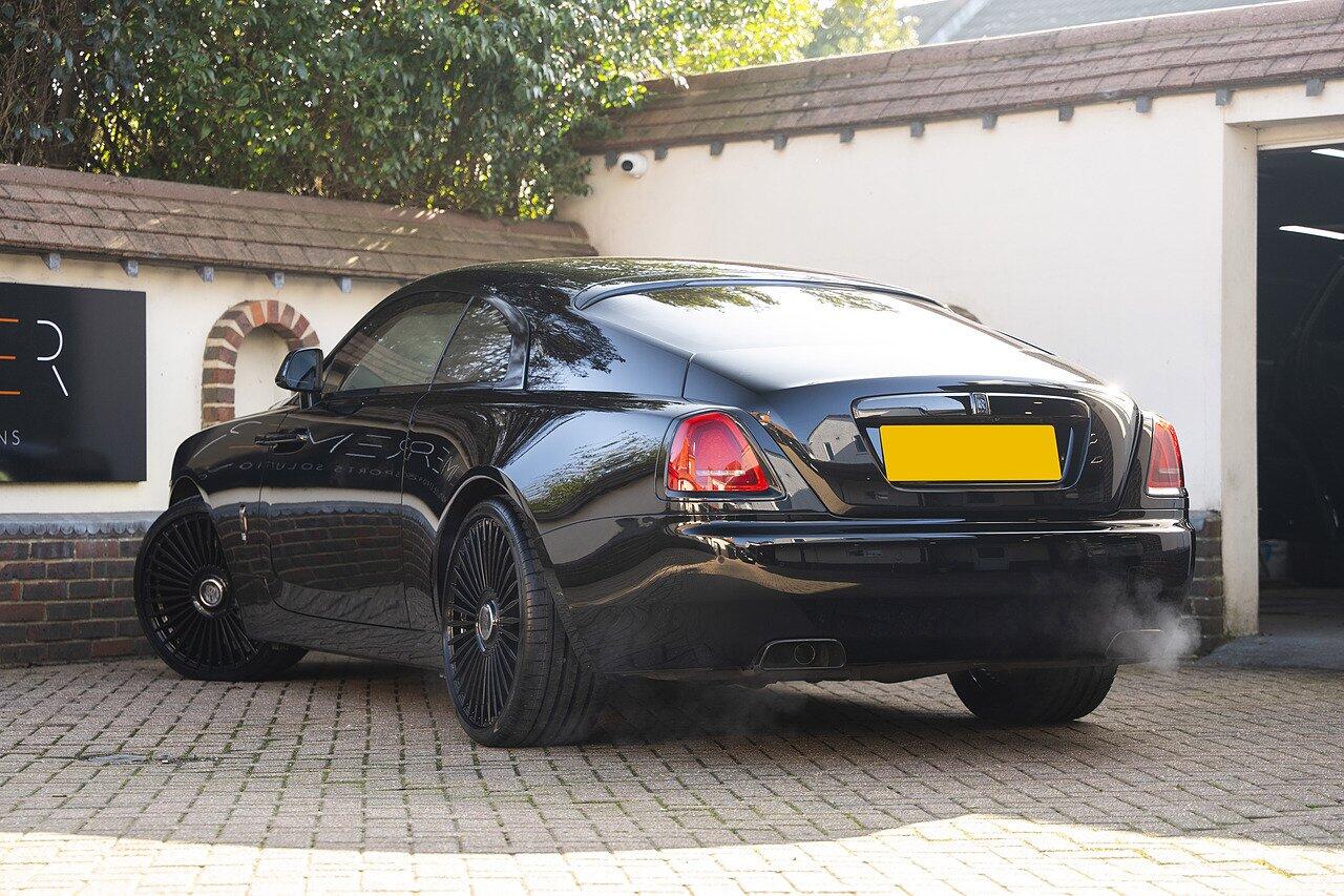 Rolls-Royce Wraith view 4