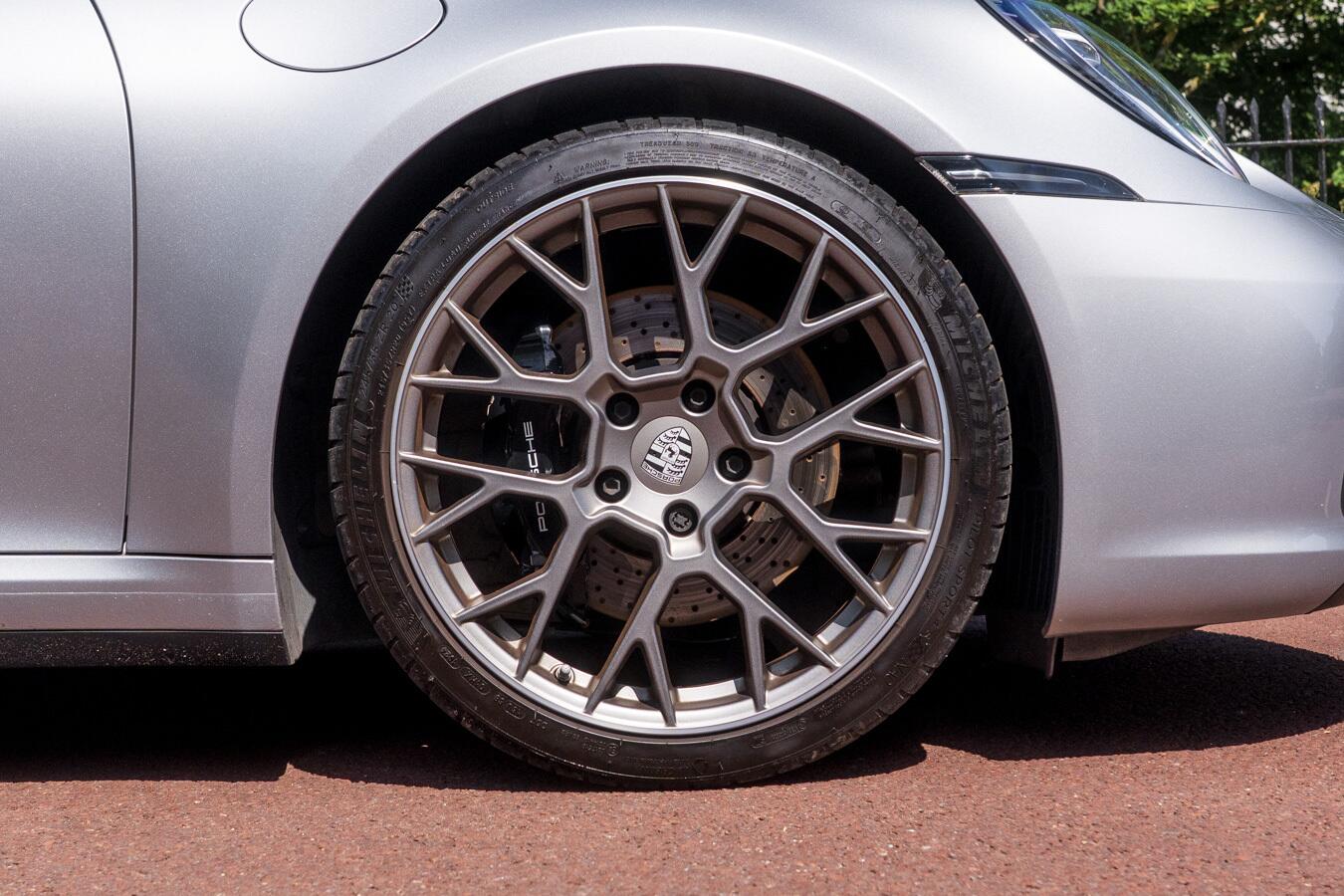 Porsche 911 view 9