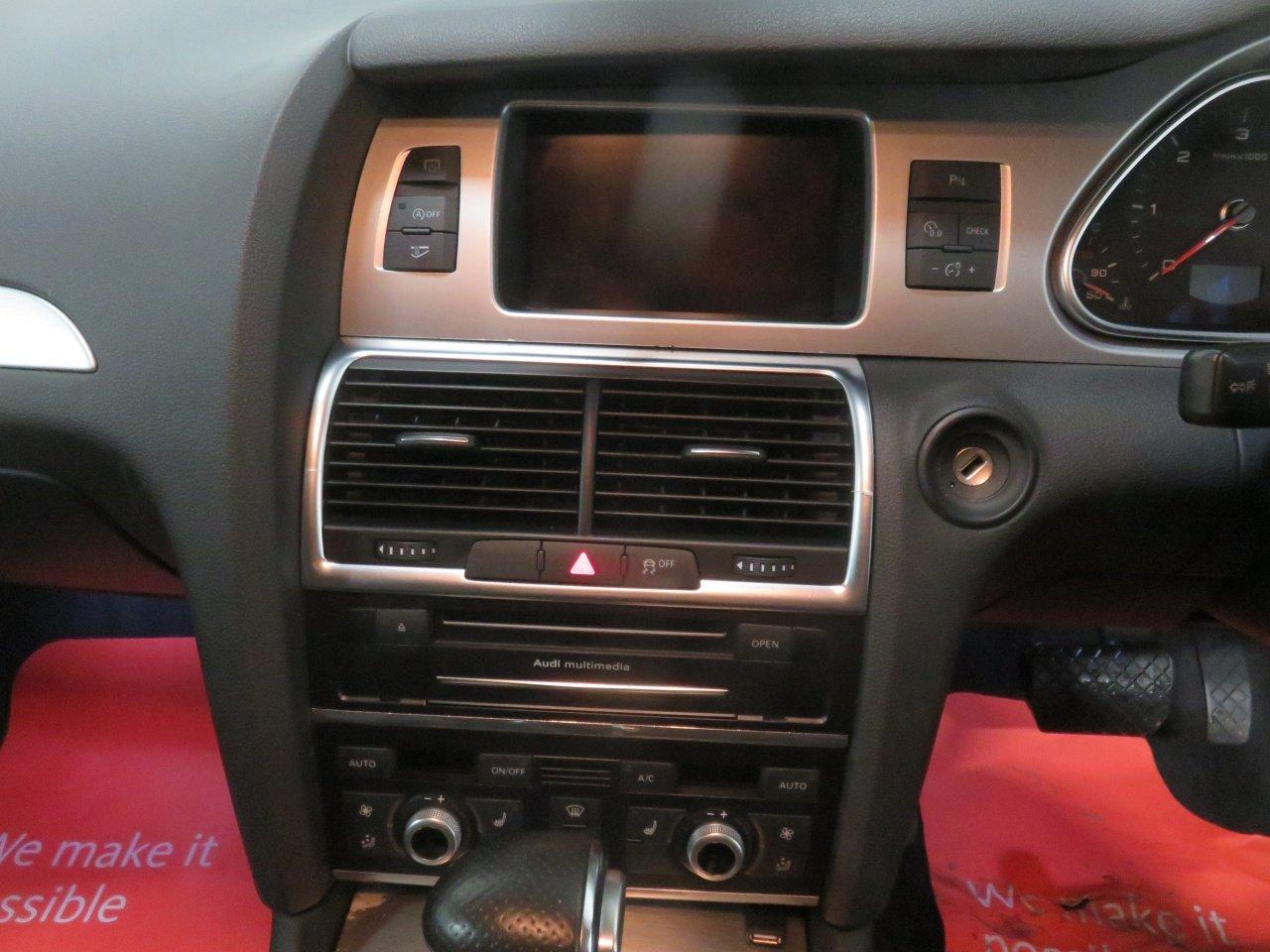 Audi Q7 view 34
