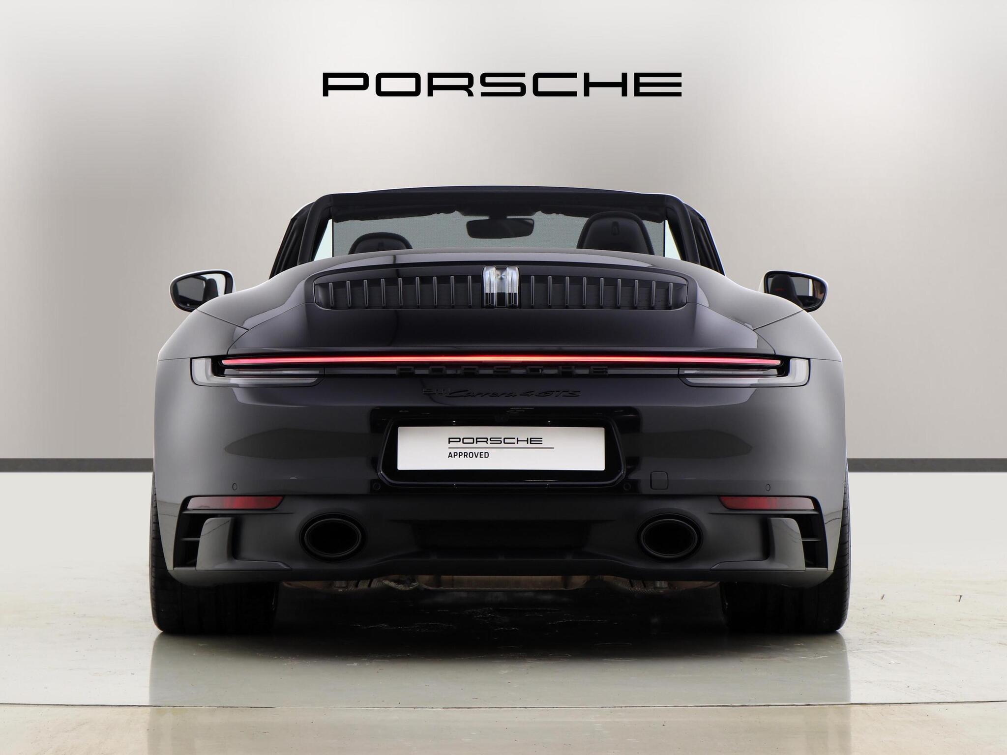 Porsche 911 view 8