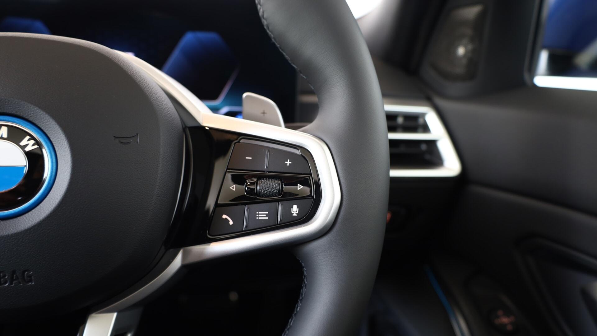 BMW 3 Series view 19
