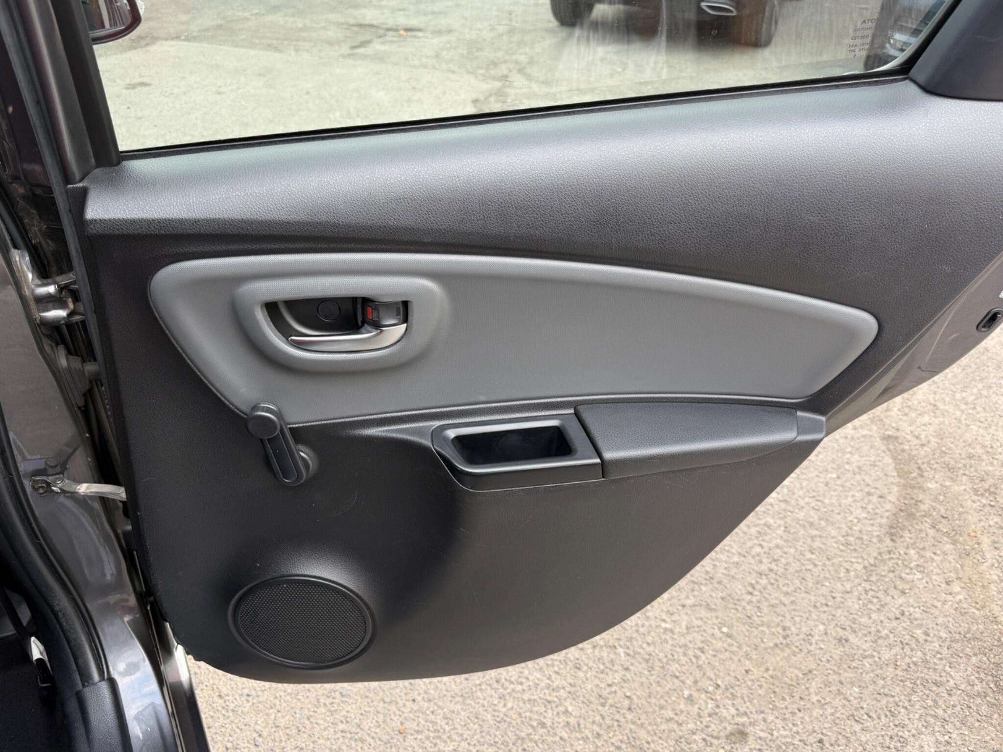 Toyota Yaris - Image 38