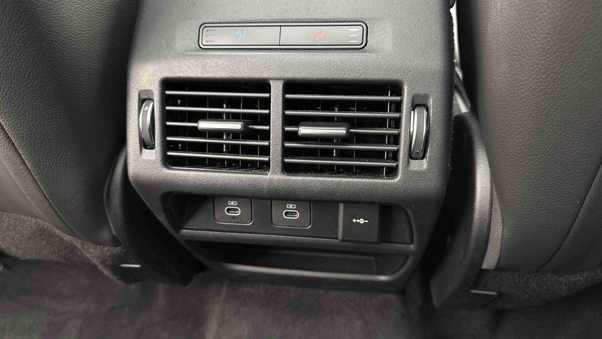Land Rover Discovery Sport view 18