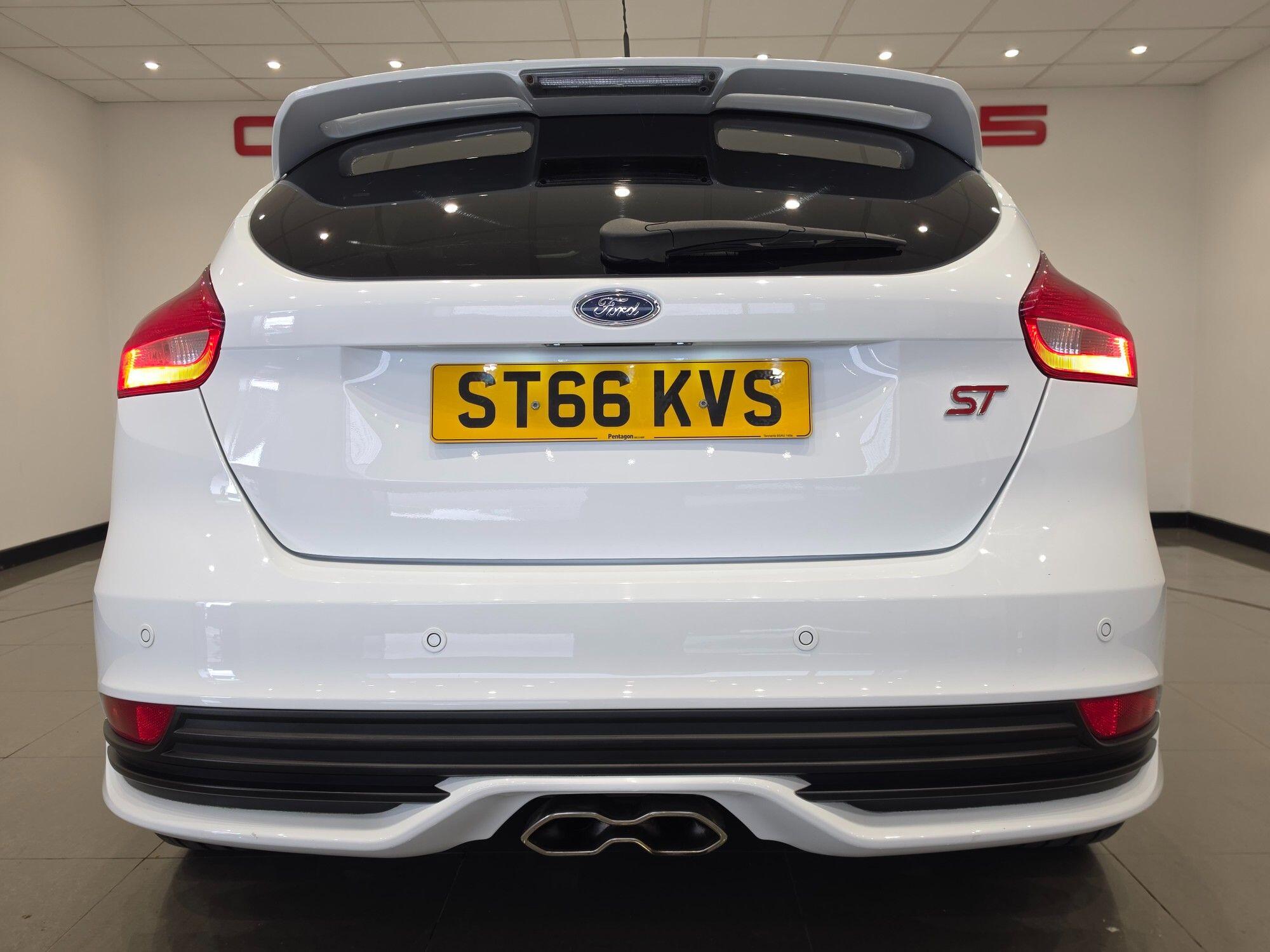 Ford Focus view 13