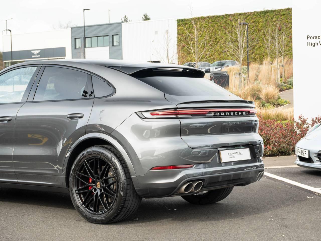 Porsche Cayenne view 8