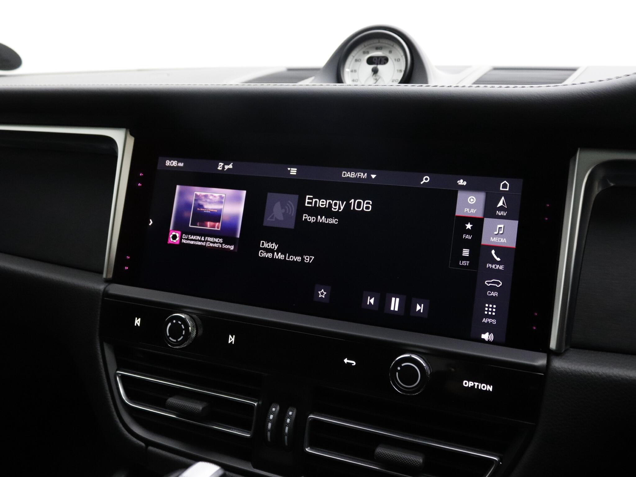 Porsche Macan view 32