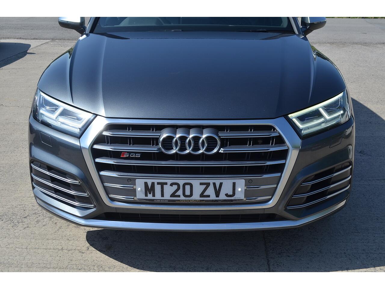 Audi SQ5 view 45