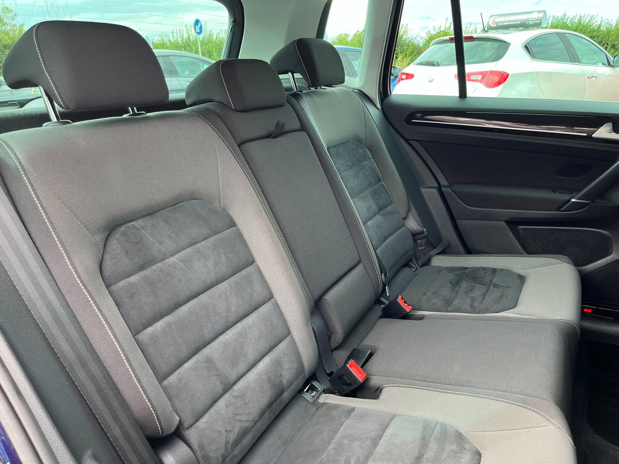 Volkswagen Golf SV view 39